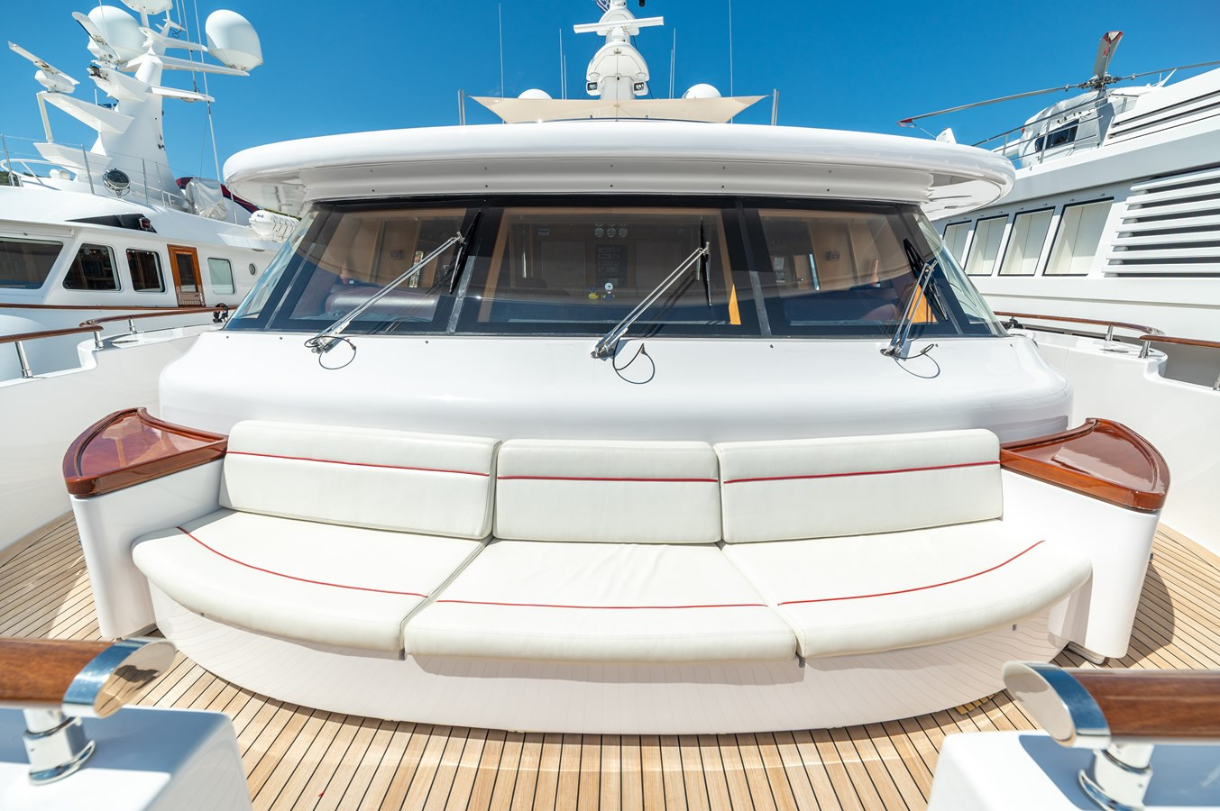 https://arconyachts.ams3.digitaloceanspaces.com/60370/conversions/large_4773855-optimize.jpg