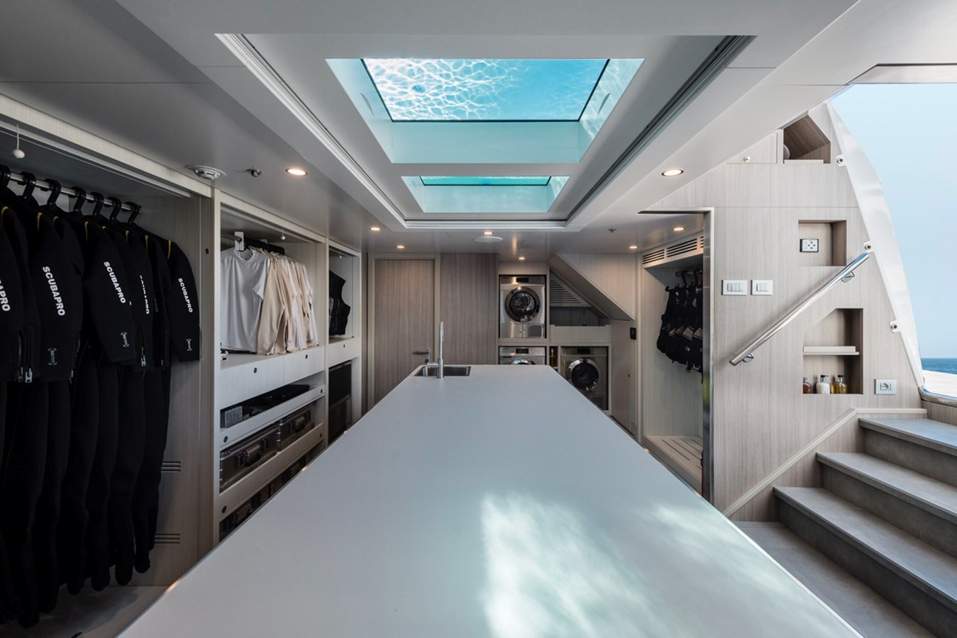 https://arconyachts.ams3.digitaloceanspaces.com/60378/conversions/large_4687675-optimize.jpg