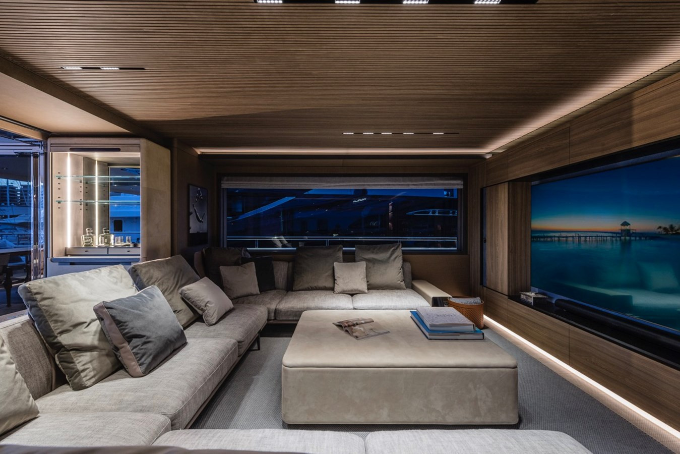 https://arconyachts.ams3.digitaloceanspaces.com/60429/conversions/large_4687694-optimize.jpg