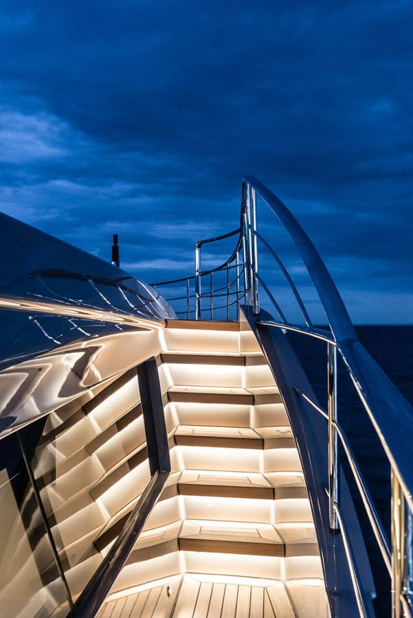 https://arconyachts.ams3.digitaloceanspaces.com/60430/conversions/large_4733697-optimize.jpg