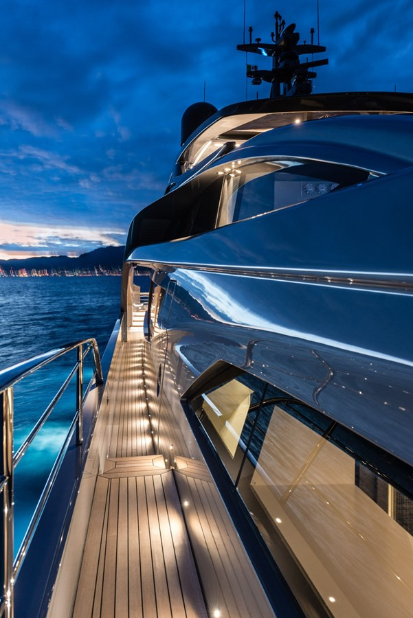 https://arconyachts.ams3.digitaloceanspaces.com/60433/conversions/large_4733698-optimize.jpg