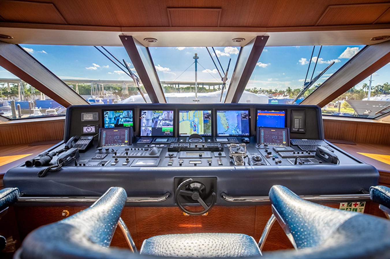 https://arconyachts.ams3.digitaloceanspaces.com/60443/conversions/large_2960853-optimize.jpg