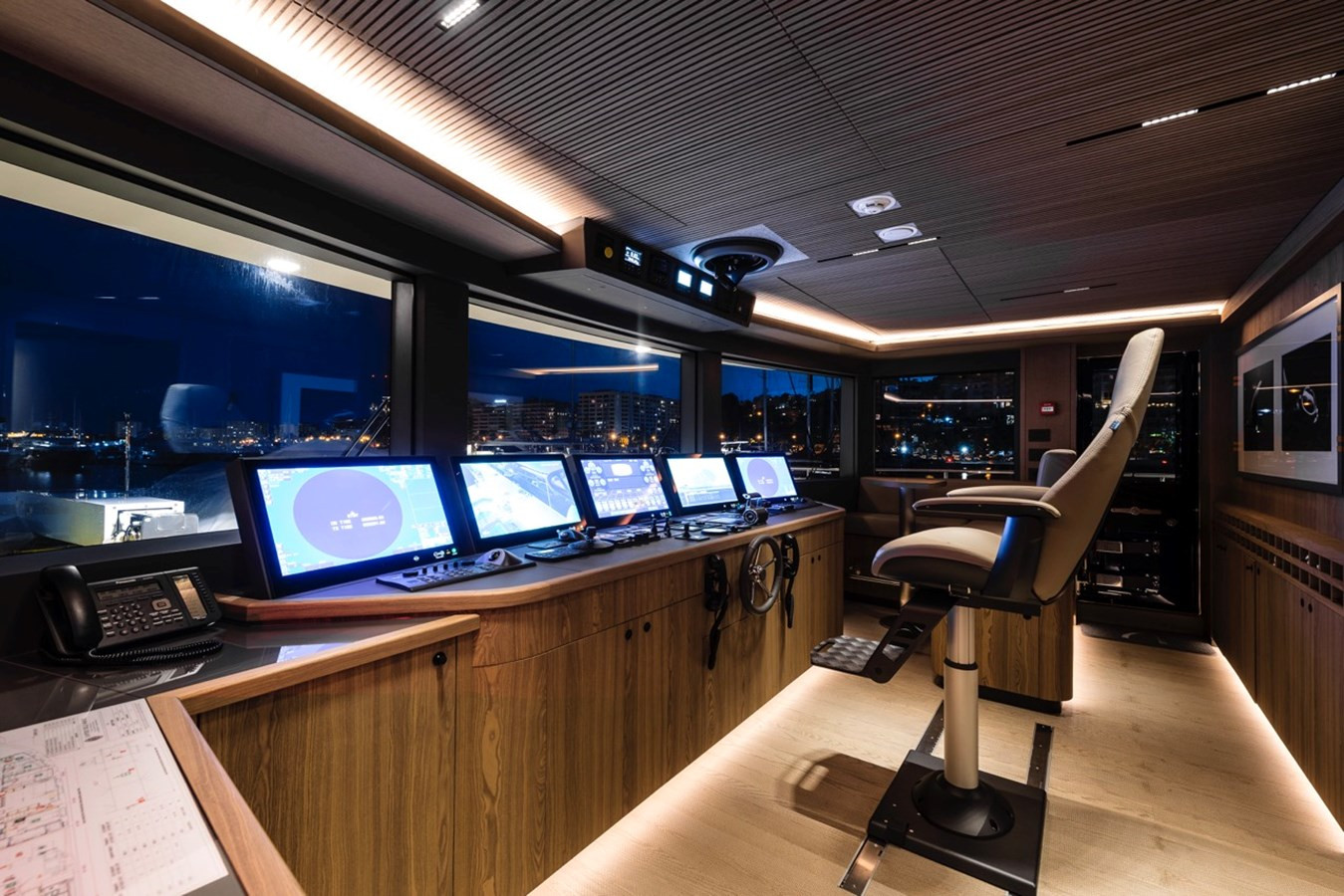 https://arconyachts.ams3.digitaloceanspaces.com/60454/conversions/large_4687702-optimize.jpg