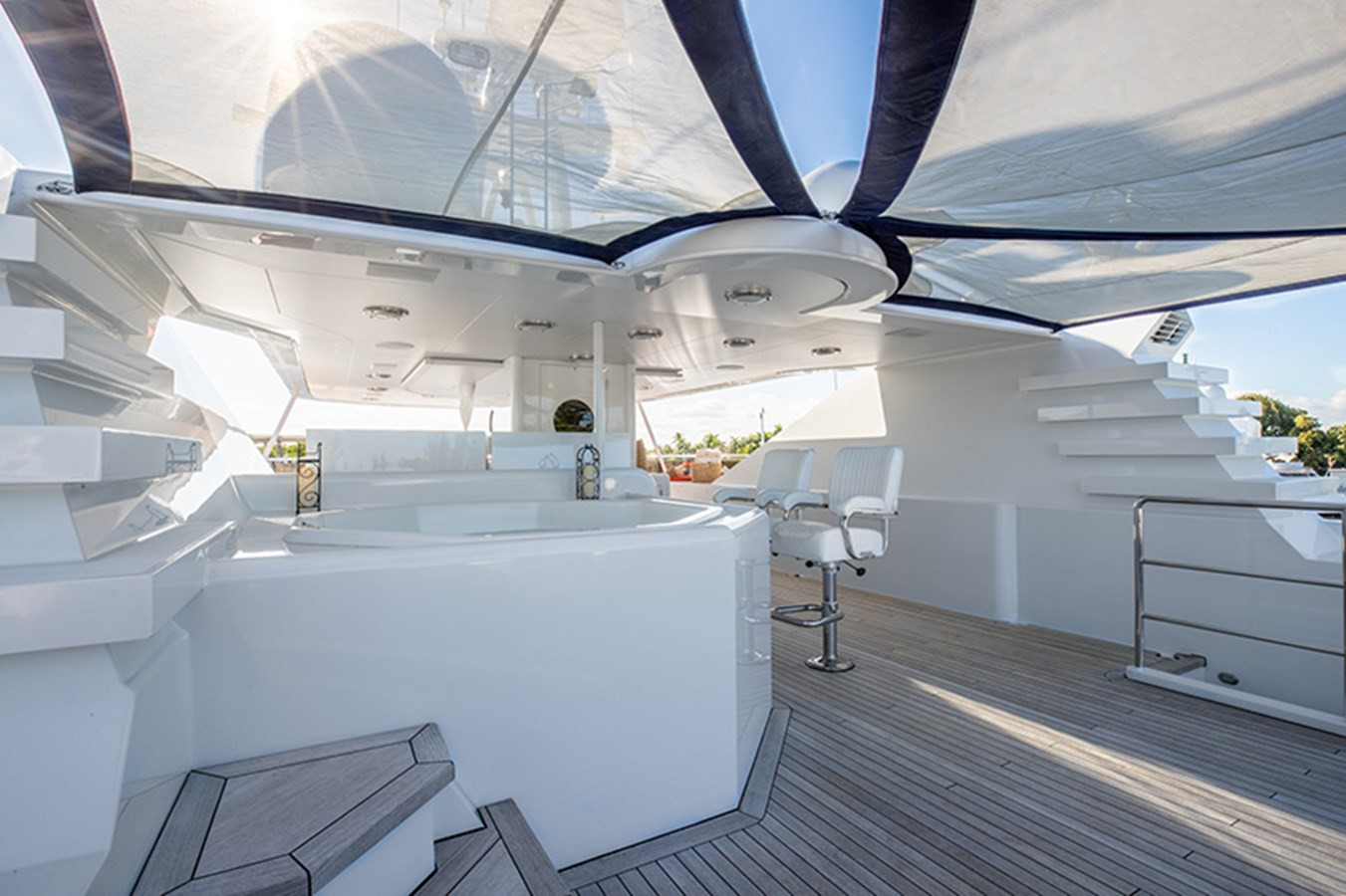 https://arconyachts.ams3.digitaloceanspaces.com/60478/conversions/large_2960864-optimize.jpg