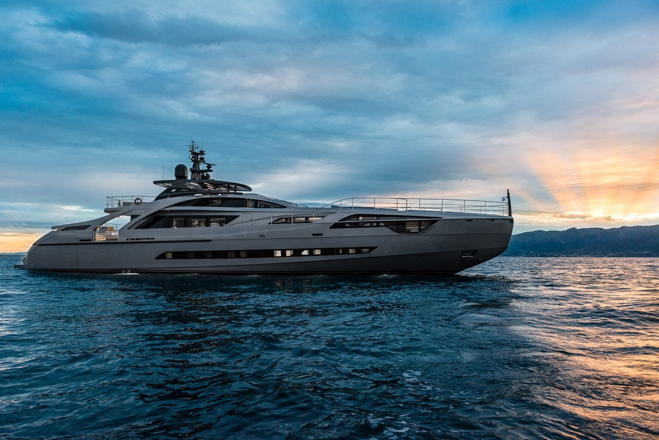 https://arconyachts.ams3.digitaloceanspaces.com/60500/conversions/large_4733722-optimize.jpg