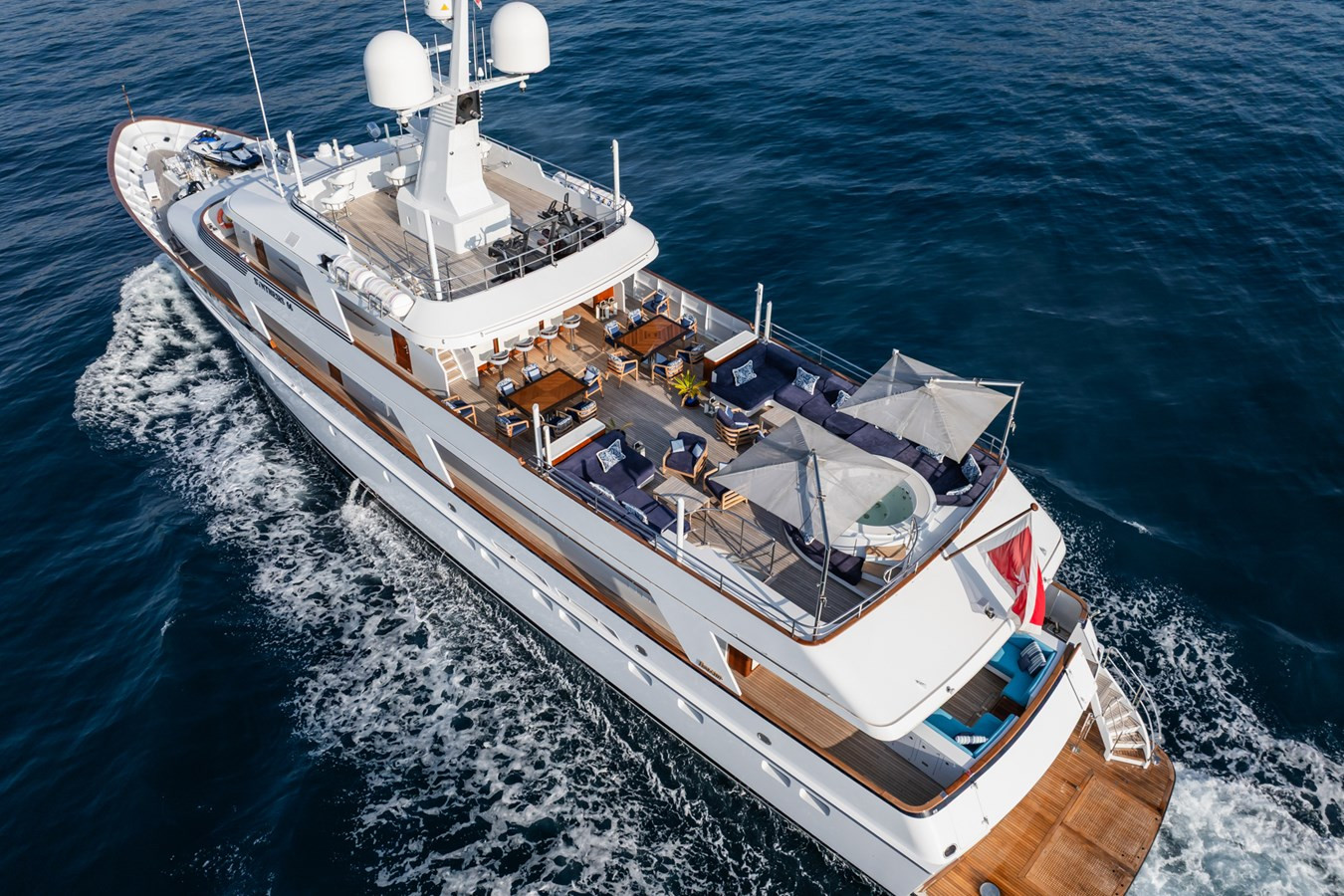 https://arconyachts.ams3.digitaloceanspaces.com/60551/conversions/large_4575687-optimize.jpg