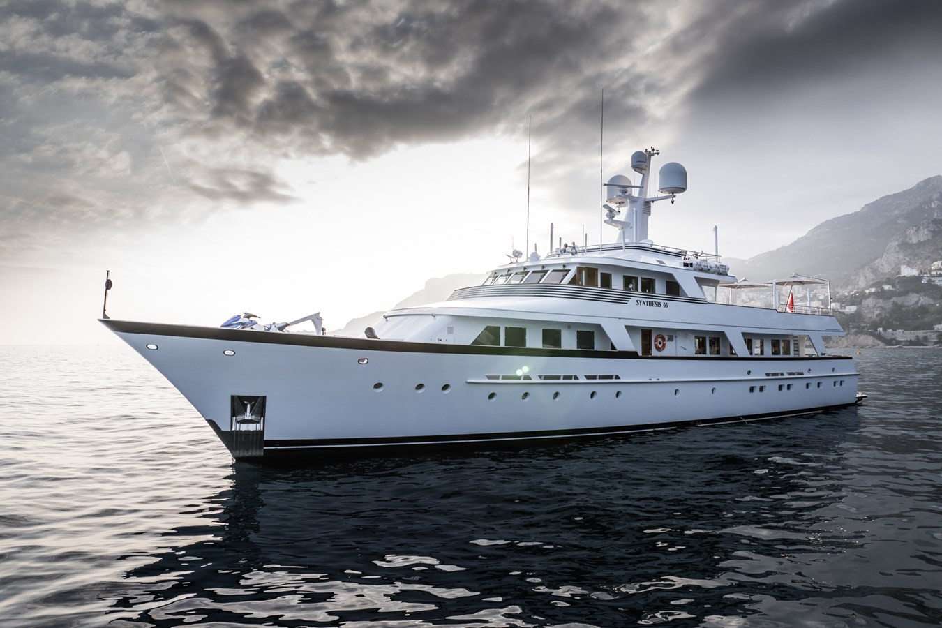 https://arconyachts.ams3.digitaloceanspaces.com/60576/conversions/large_4575703-optimize.jpg