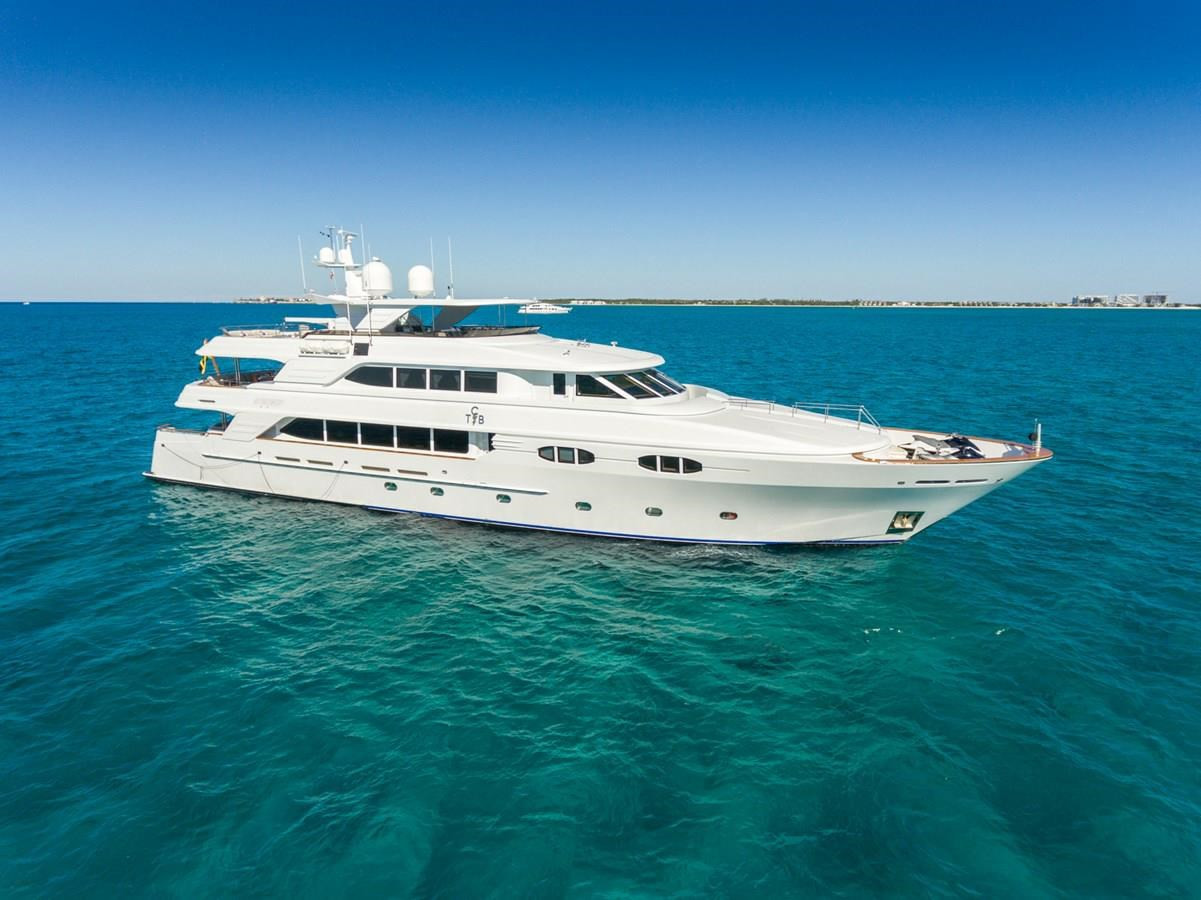 https://arconyachts.ams3.digitaloceanspaces.com/60605/conversions/large_3999766-optimize.jpg
