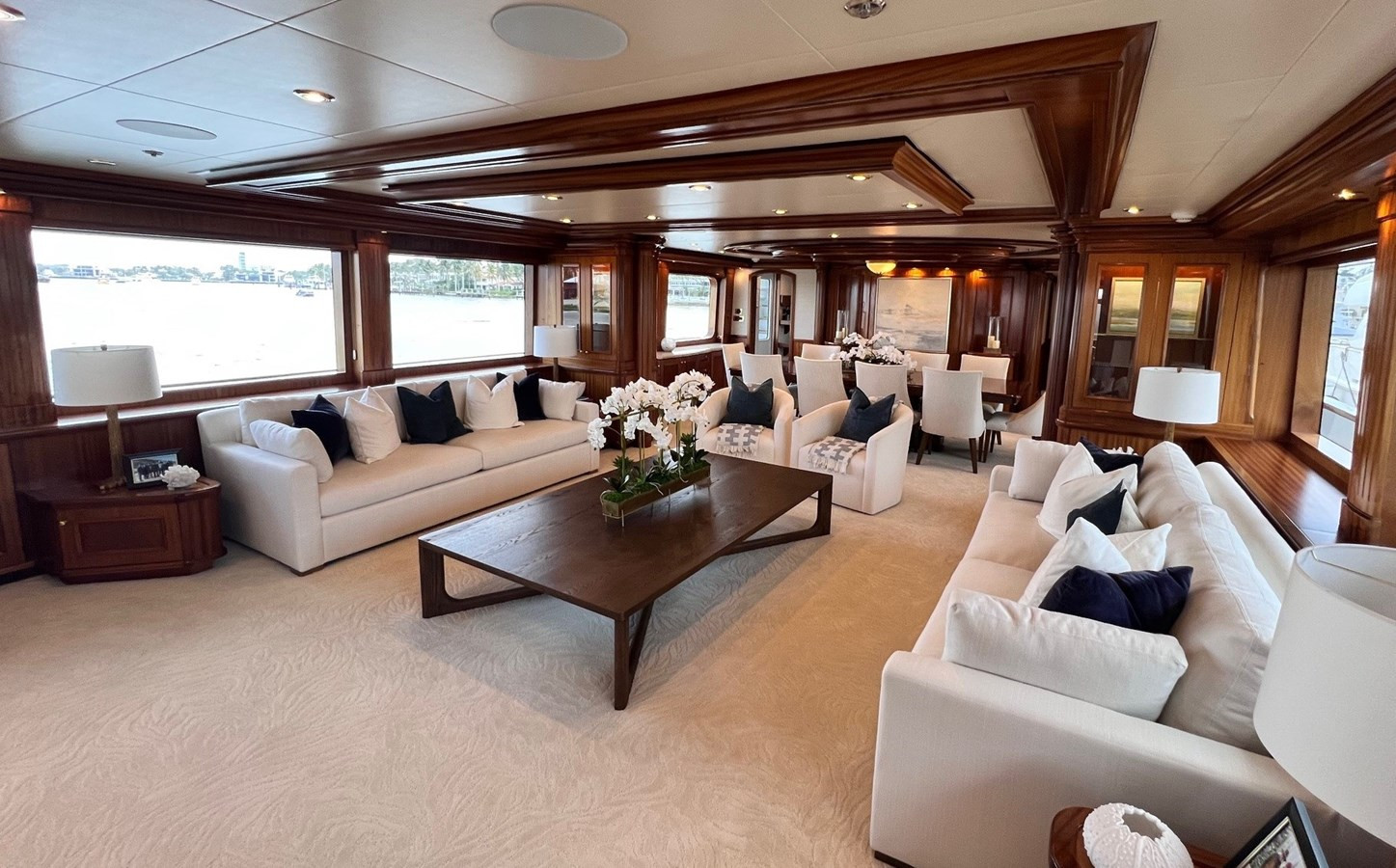 https://arconyachts.ams3.digitaloceanspaces.com/60611/conversions/large_4194157-optimize.jpg