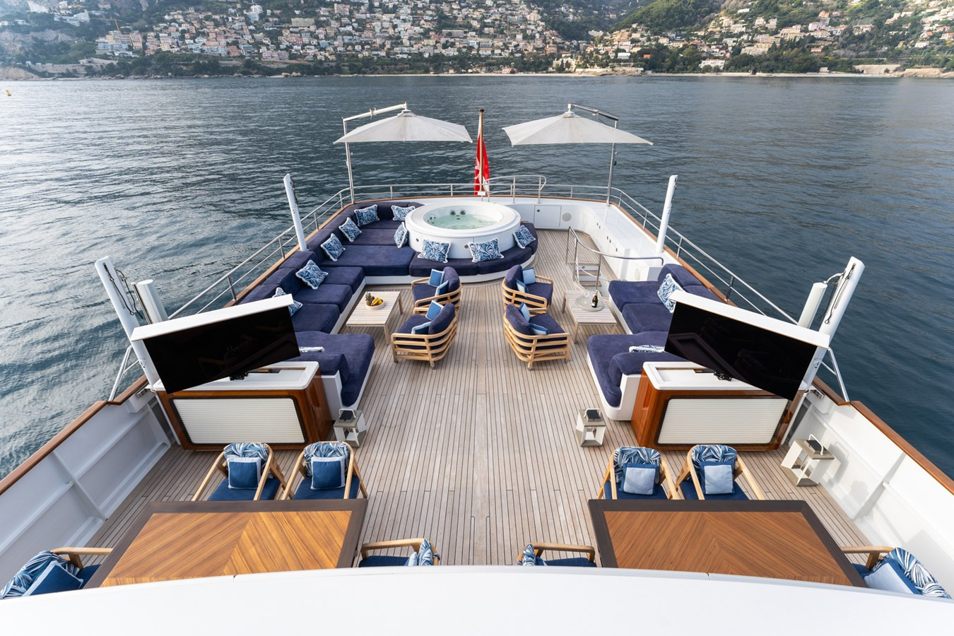 https://arconyachts.ams3.digitaloceanspaces.com/60613/conversions/large_4575720-optimize.jpg