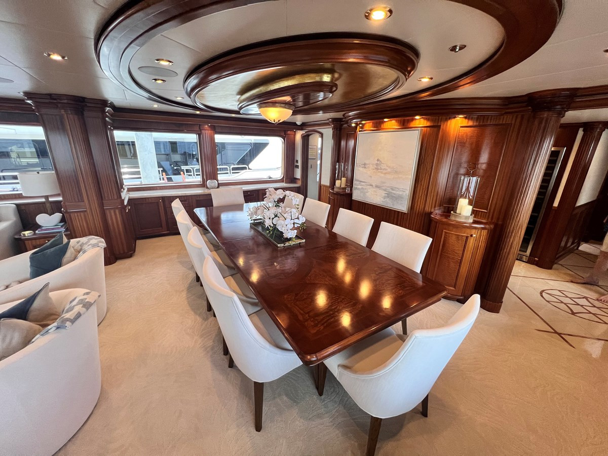 https://arconyachts.ams3.digitaloceanspaces.com/60618/conversions/large_4192462-optimize.jpg