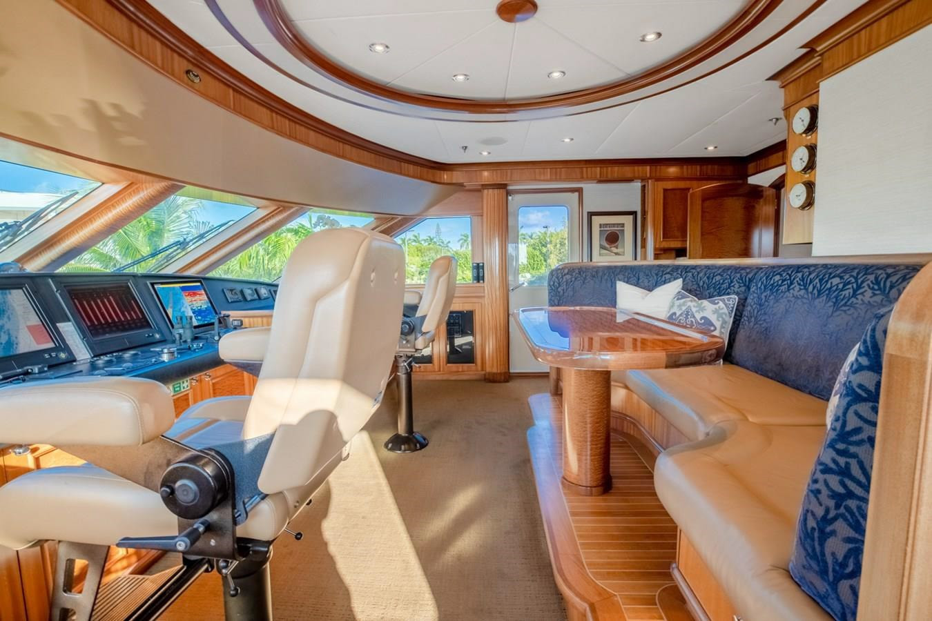 https://arconyachts.ams3.digitaloceanspaces.com/60684/conversions/large_4281855-optimize.jpg