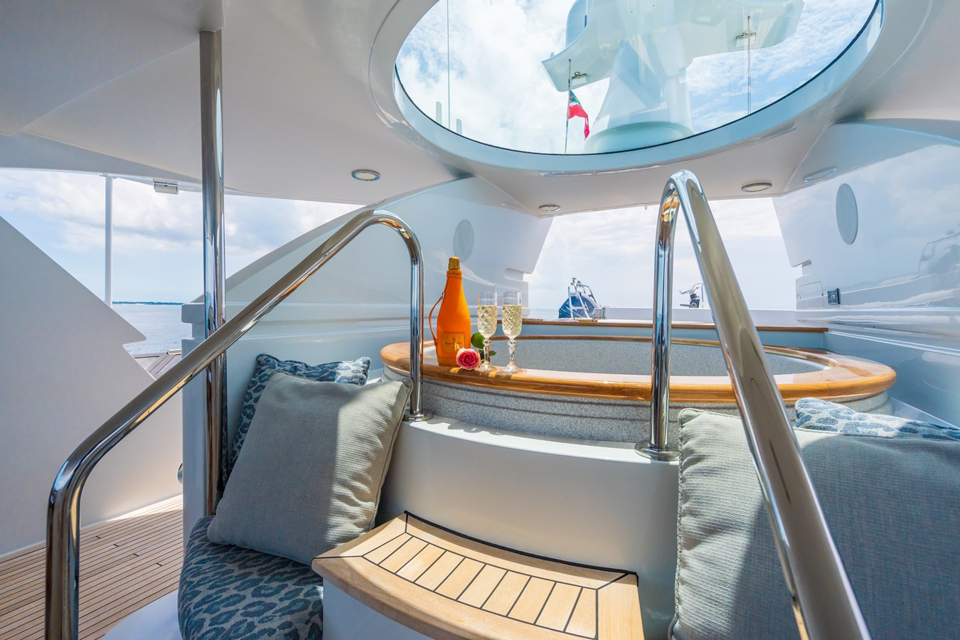https://arconyachts.ams3.digitaloceanspaces.com/60734/conversions/large_4281874-optimize.jpg