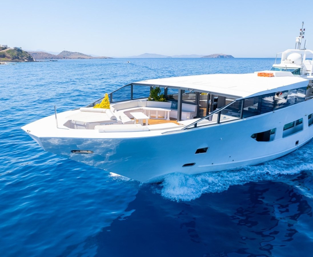 https://arconyachts.ams3.digitaloceanspaces.com/60750/conversions/large_4538887-optimize.jpg