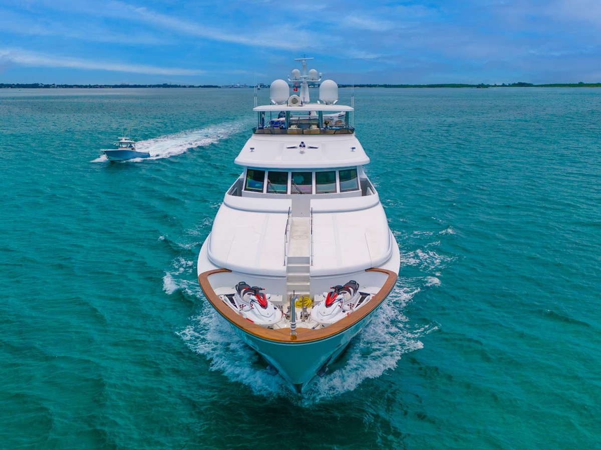 https://arconyachts.ams3.digitaloceanspaces.com/60755/conversions/large_4281881-optimize.jpg