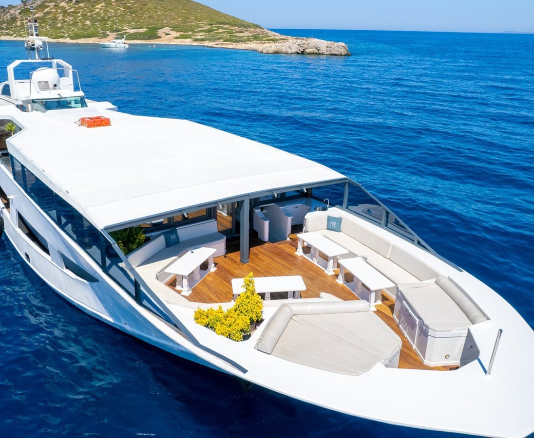 https://arconyachts.ams3.digitaloceanspaces.com/60756/conversions/large_4538889-optimize.jpg