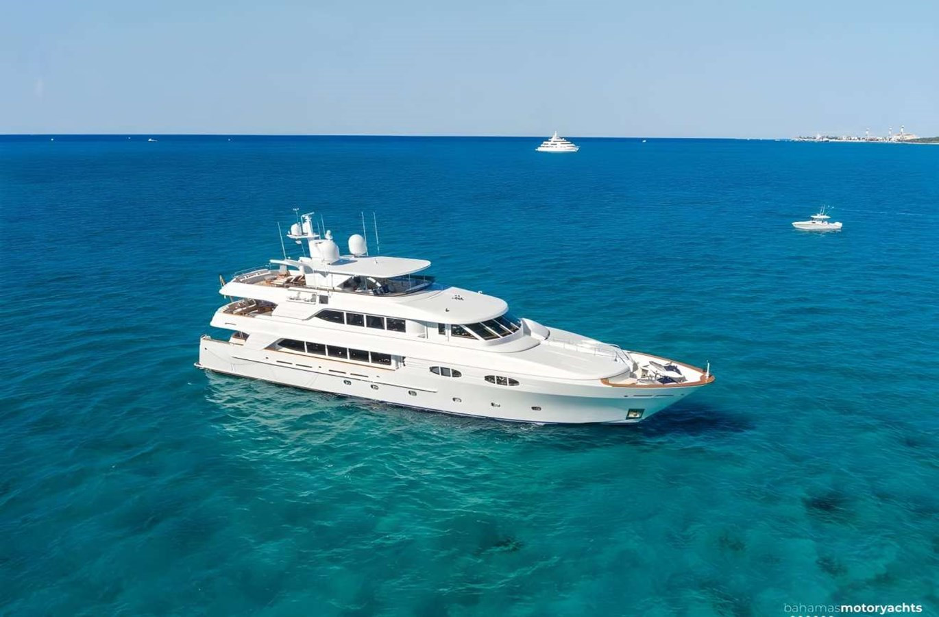 https://arconyachts.ams3.digitaloceanspaces.com/60758/conversions/large_4281882-optimize.jpg