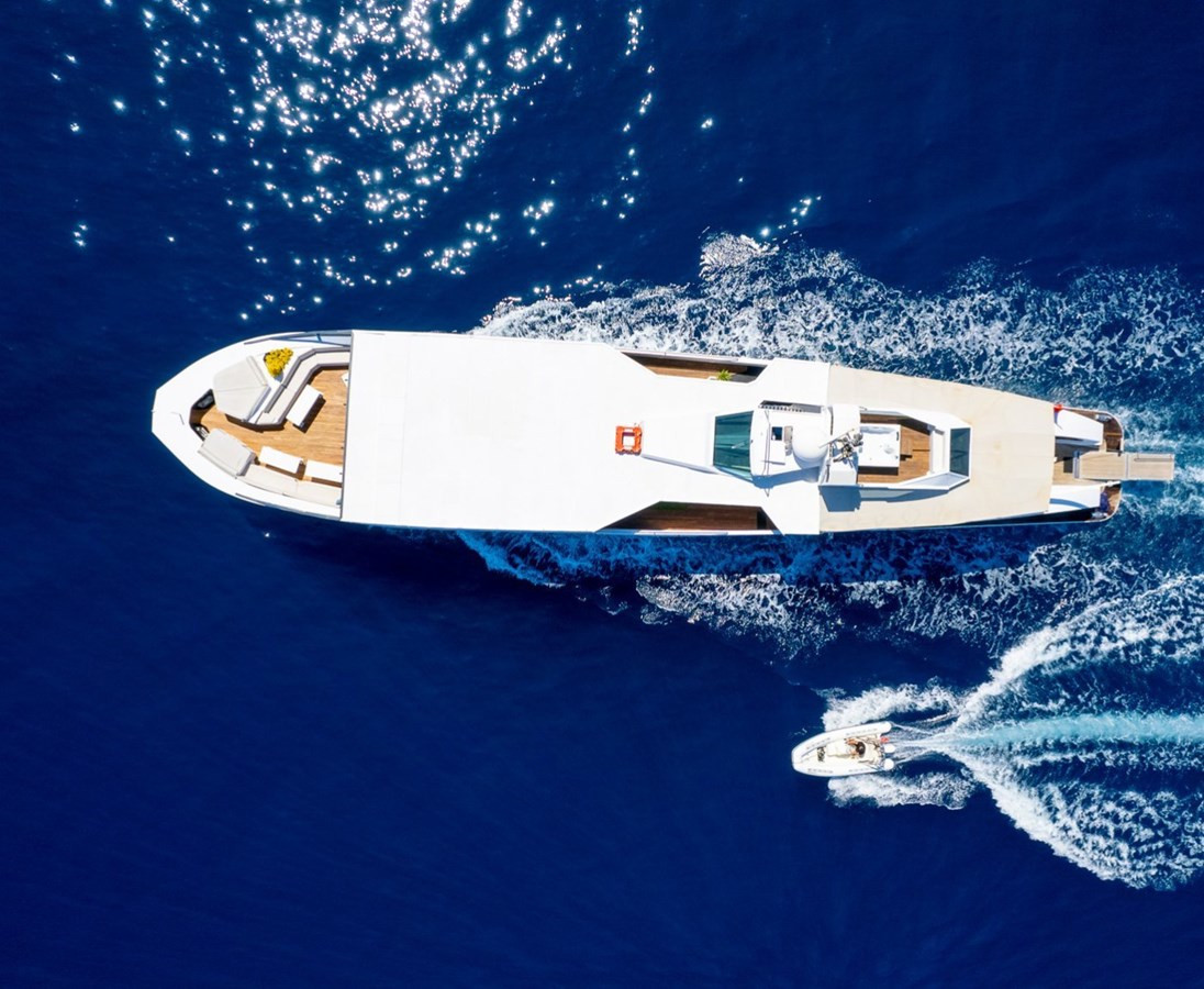https://arconyachts.ams3.digitaloceanspaces.com/60762/conversions/large_4538891-optimize.jpg