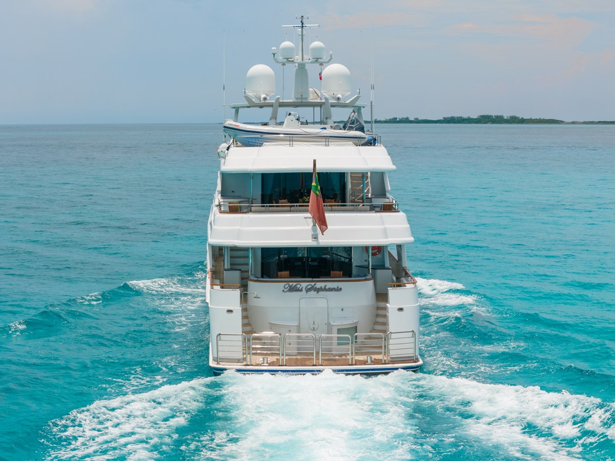 https://arconyachts.ams3.digitaloceanspaces.com/60764/conversions/large_4281884-optimize.jpg