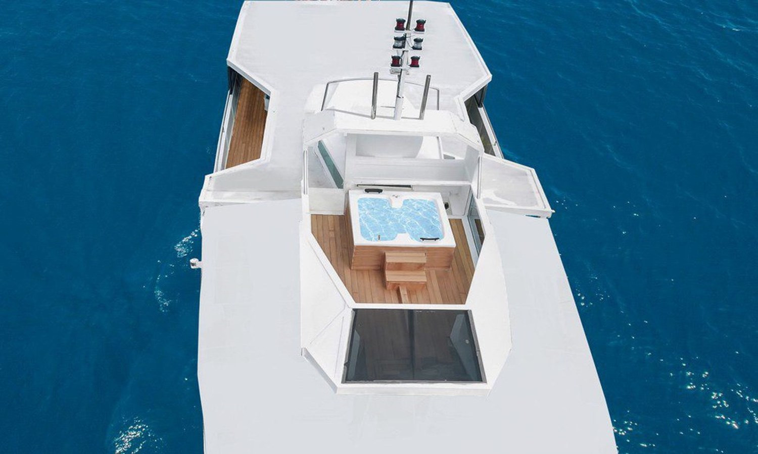 https://arconyachts.ams3.digitaloceanspaces.com/60767/conversions/large_4538893-optimize.jpg