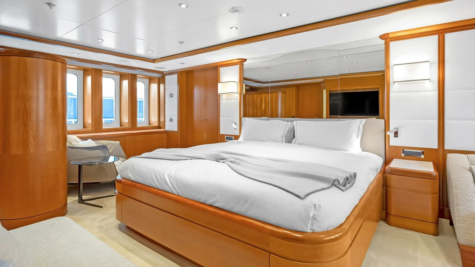 https://arconyachts.ams3.digitaloceanspaces.com/60781/conversions/large_4852623-optimize.jpg