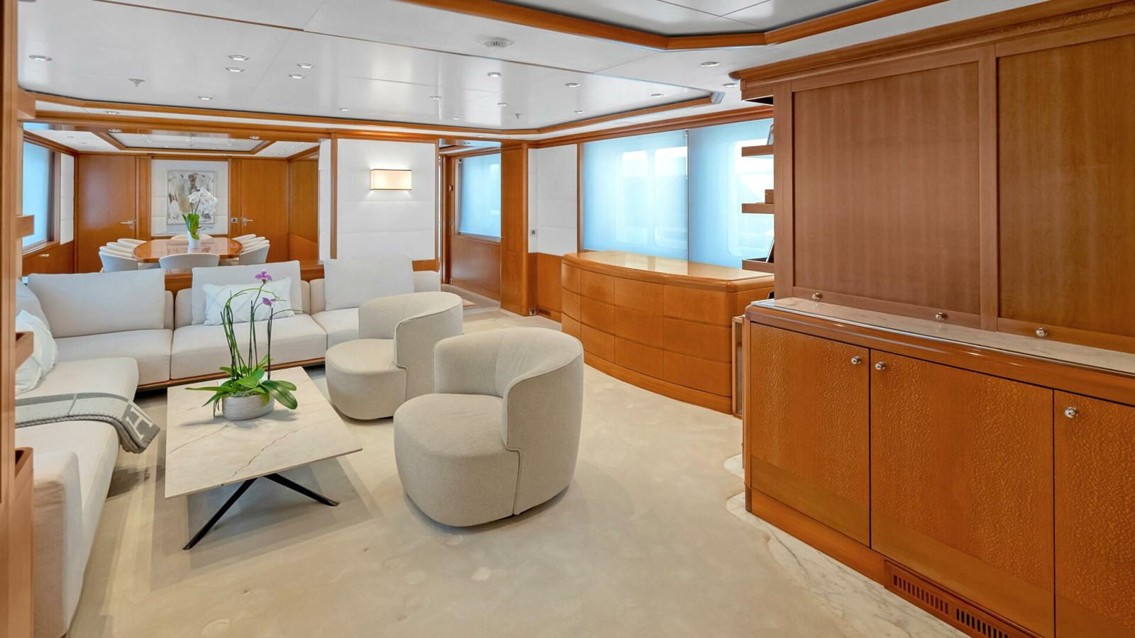 https://arconyachts.ams3.digitaloceanspaces.com/60816/conversions/large_4852636-optimize.jpg