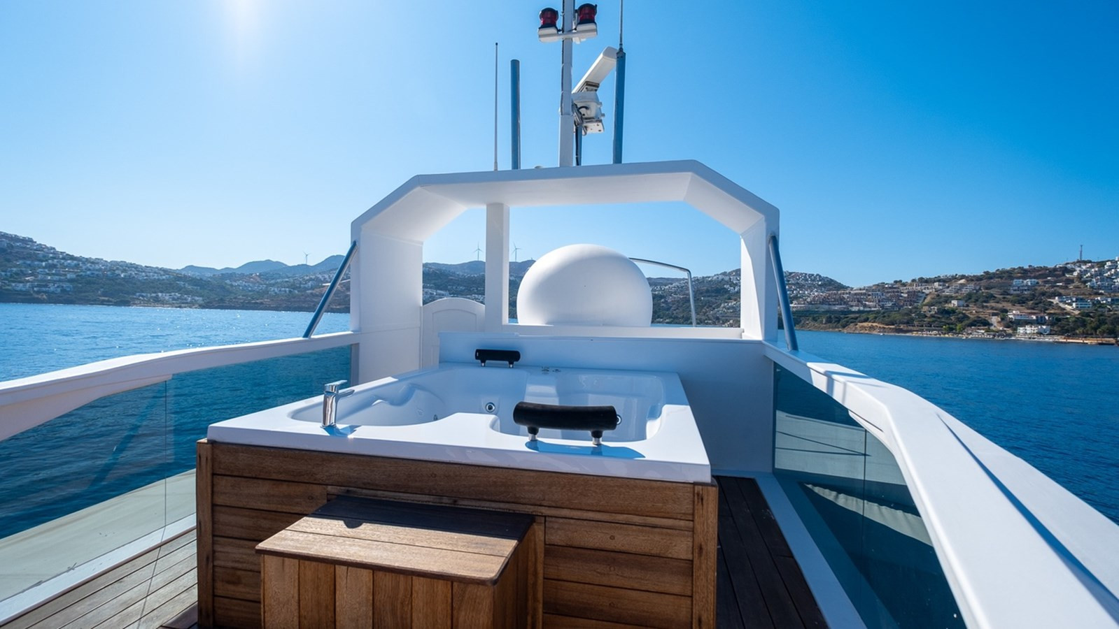 https://arconyachts.ams3.digitaloceanspaces.com/60817/conversions/large_4538911-optimize.jpg