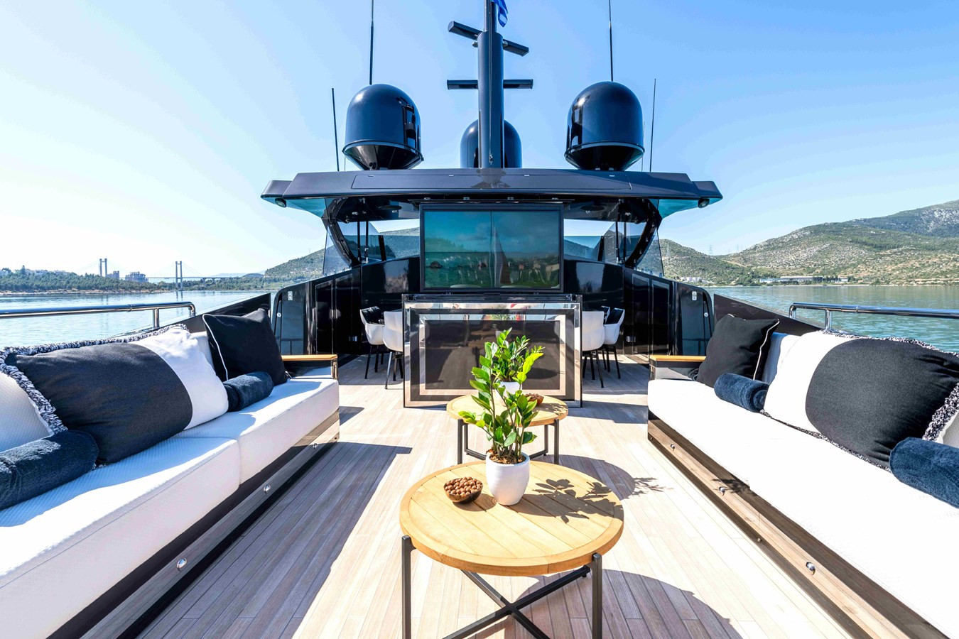 https://arconyachts.ams3.digitaloceanspaces.com/60883/conversions/large_4835570-optimize.jpg