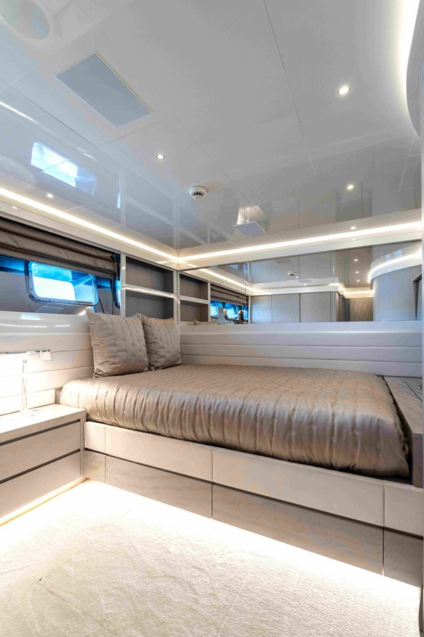 https://arconyachts.ams3.digitaloceanspaces.com/60928/conversions/large_4835597-optimize.jpg