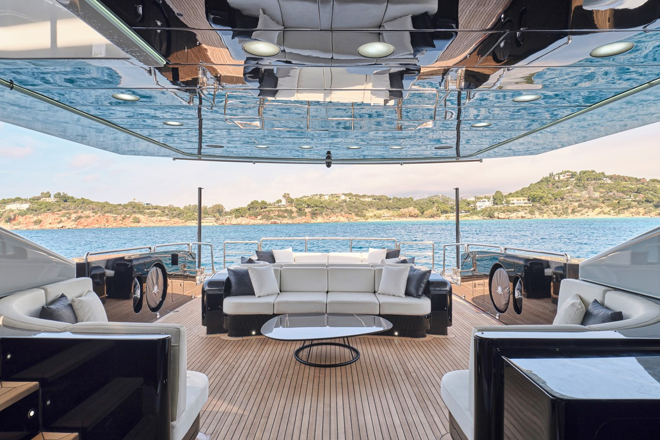 https://arconyachts.ams3.digitaloceanspaces.com/60968/conversions/large_4597627-optimize.jpg