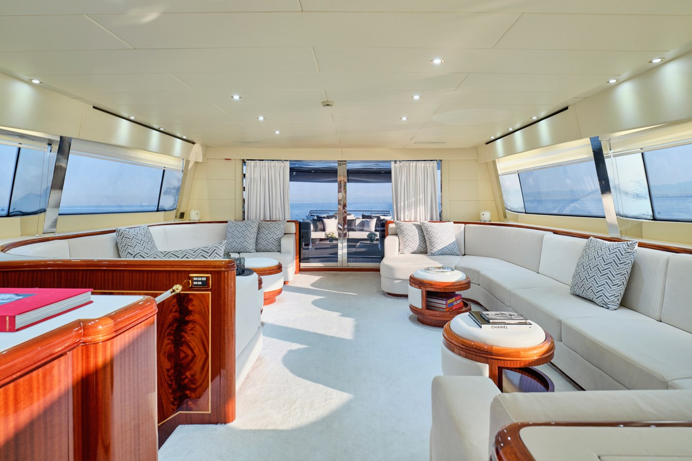 https://arconyachts.ams3.digitaloceanspaces.com/60989/conversions/large_4597638-optimize.jpg