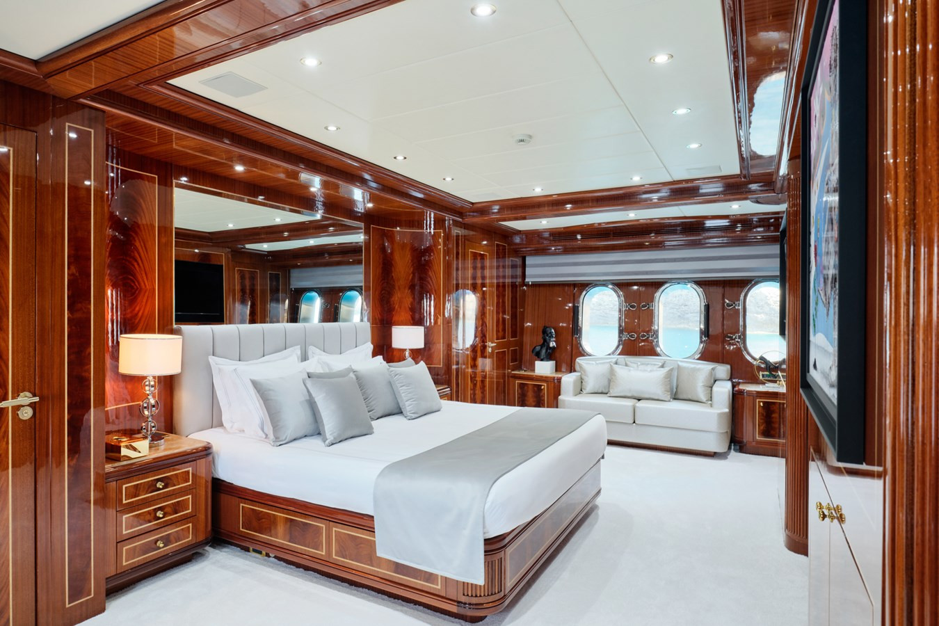 https://arconyachts.ams3.digitaloceanspaces.com/61002/conversions/large_4597643-optimize.jpg