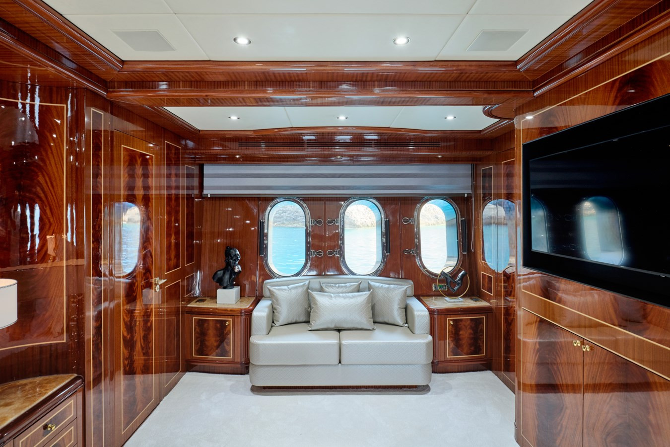 https://arconyachts.ams3.digitaloceanspaces.com/61008/conversions/large_4597645-optimize.jpg