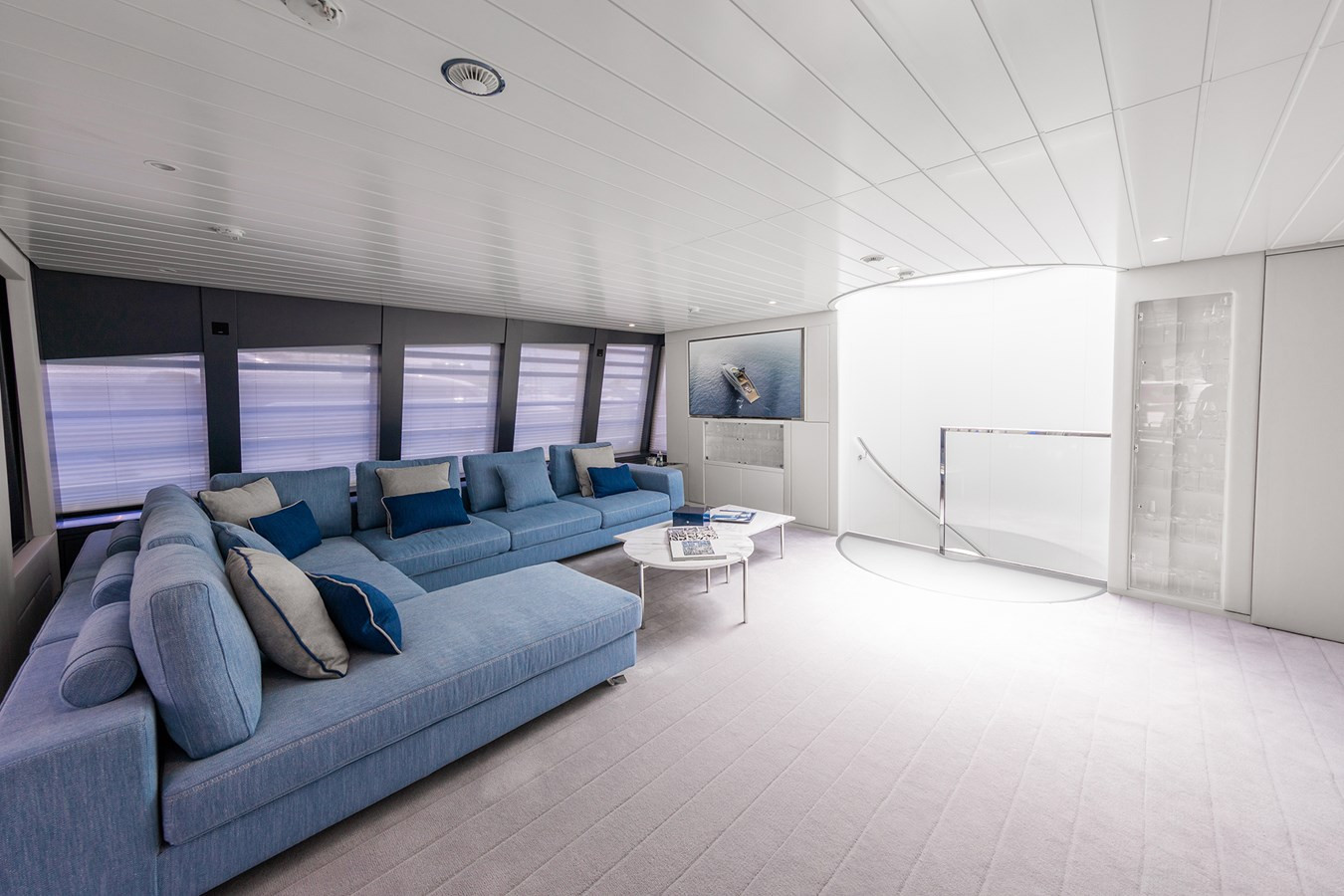 https://arconyachts.ams3.digitaloceanspaces.com/61028/conversions/large_3873405-optimize.jpg