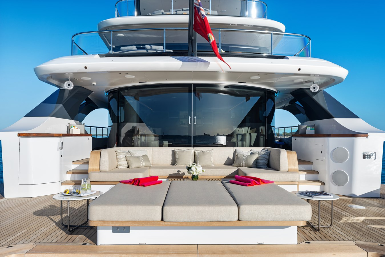 https://arconyachts.ams3.digitaloceanspaces.com/61055/conversions/large_4718082-optimize.jpg