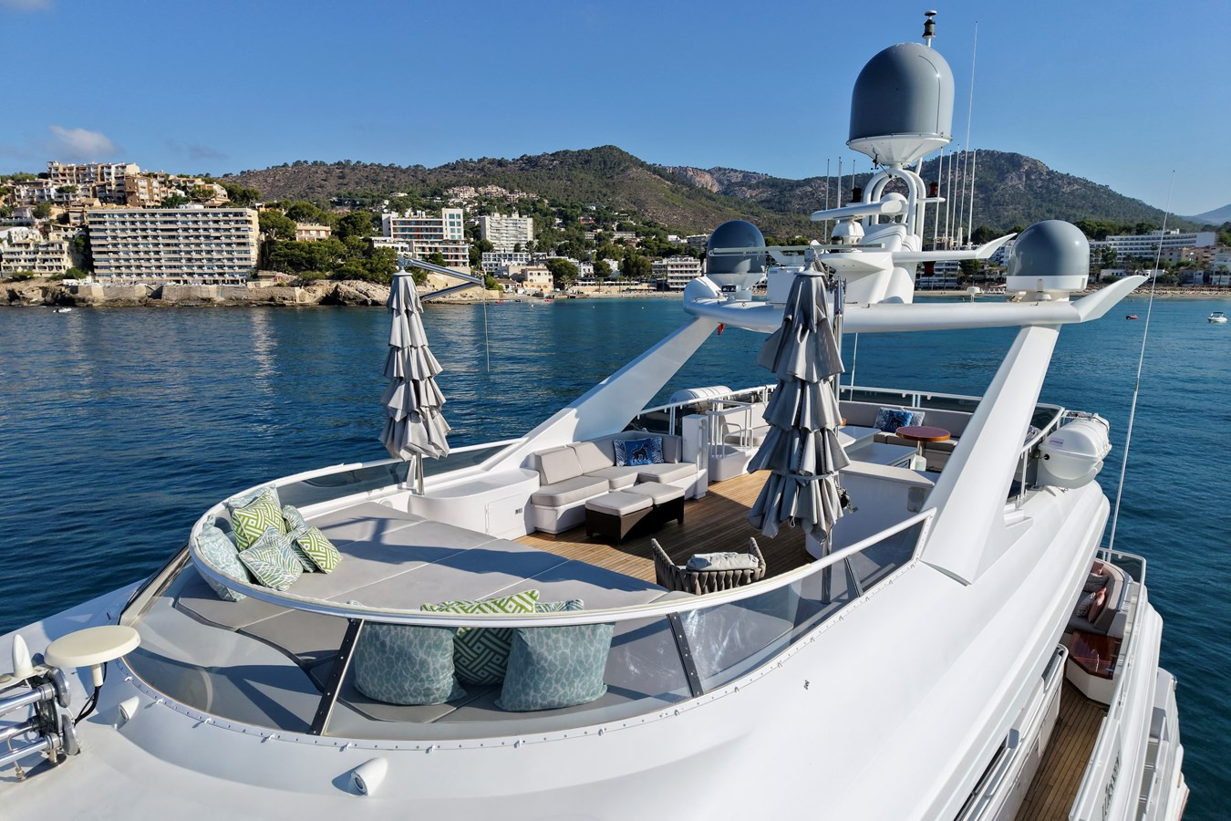 https://arconyachts.ams3.digitaloceanspaces.com/61065/conversions/large_4721330-optimize.jpg
