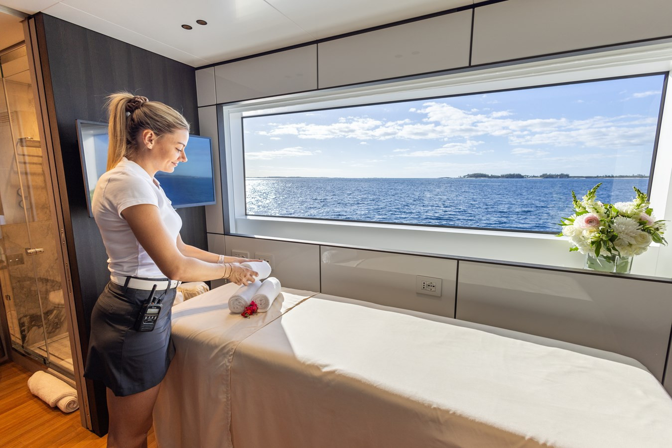 https://arconyachts.ams3.digitaloceanspaces.com/61100/conversions/large_4635419-optimize.jpg