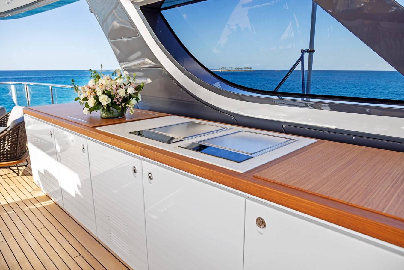 https://arconyachts.ams3.digitaloceanspaces.com/61176/conversions/large_4718122-optimize.jpg