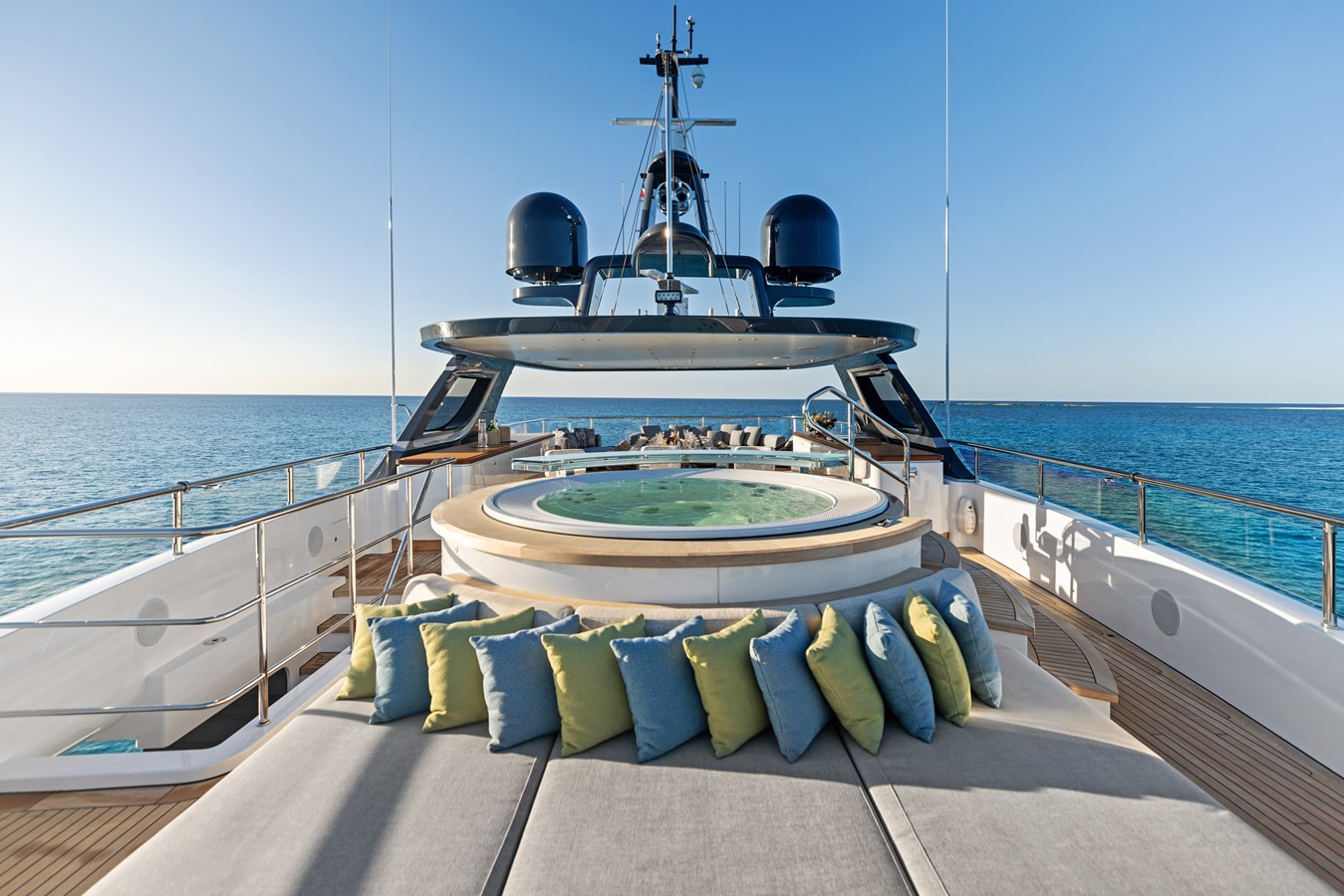 https://arconyachts.ams3.digitaloceanspaces.com/61188/conversions/large_4718126-optimize.jpg