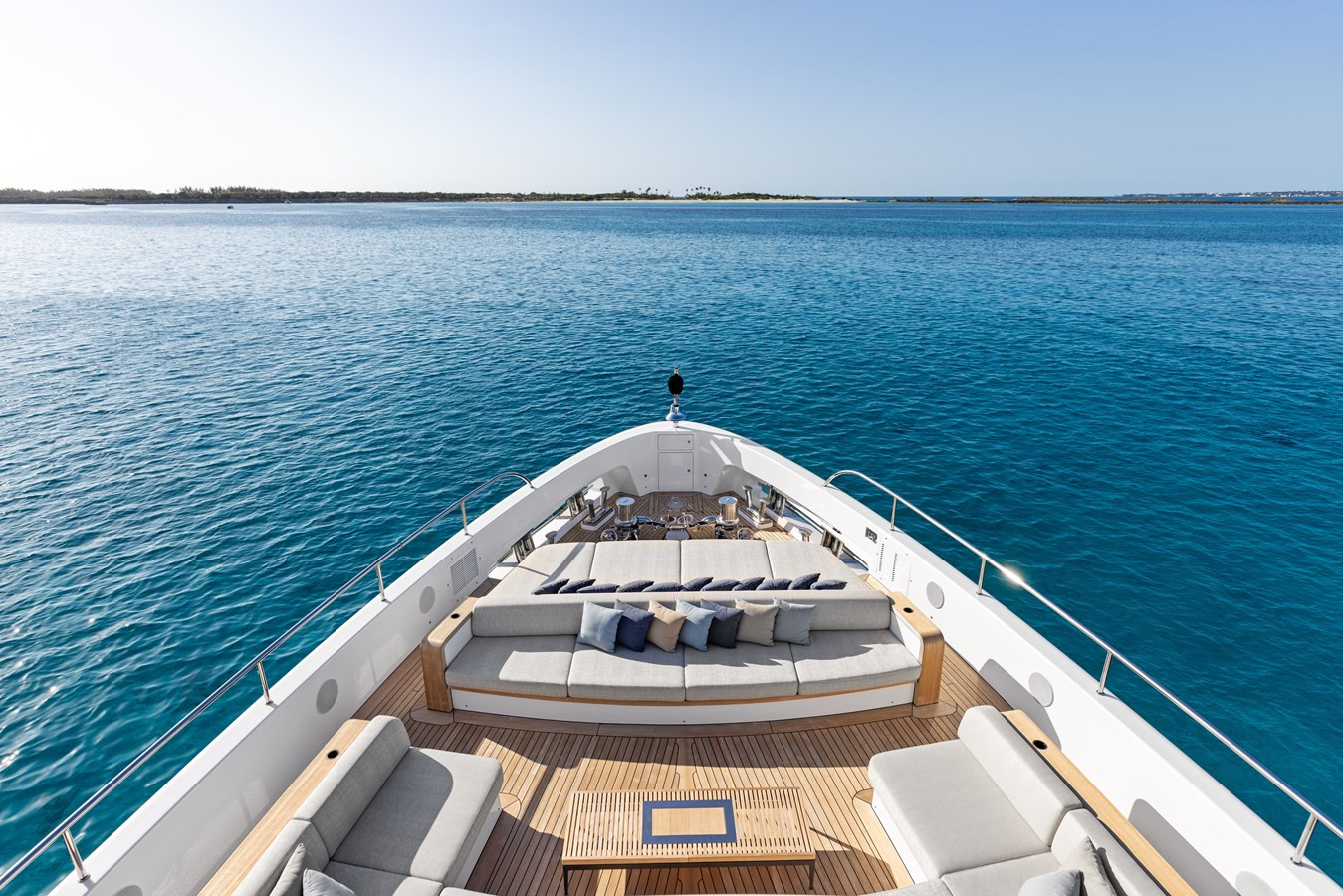 https://arconyachts.ams3.digitaloceanspaces.com/61196/conversions/large_4718129-optimize.jpg