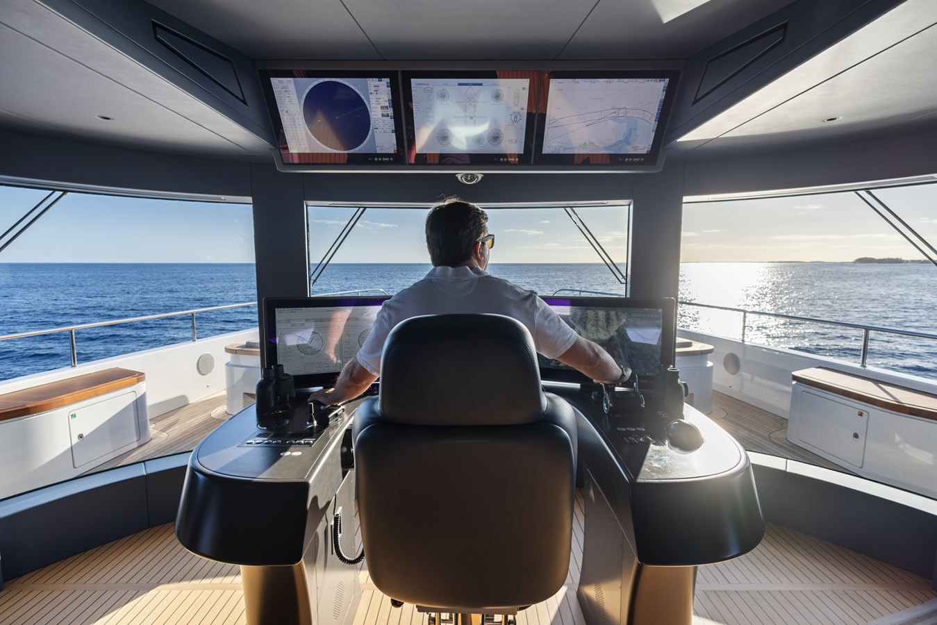 https://arconyachts.ams3.digitaloceanspaces.com/61199/conversions/large_4635454-optimize.jpg