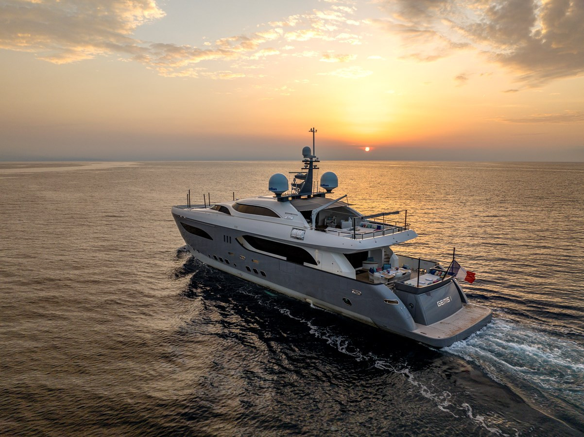 https://arconyachts.ams3.digitaloceanspaces.com/61315/conversions/large_4711077-optimize.jpg