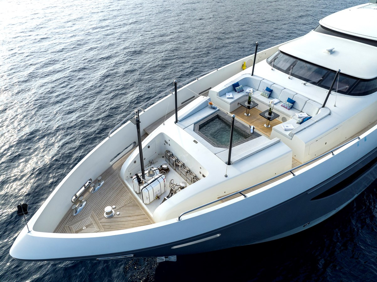 https://arconyachts.ams3.digitaloceanspaces.com/61341/conversions/large_4711083-optimize.jpg