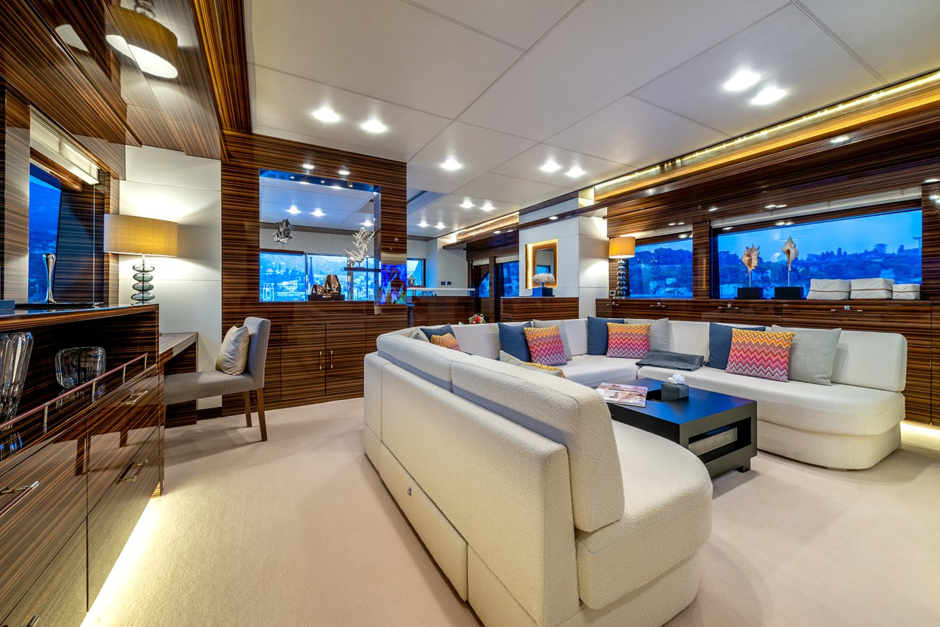 https://arconyachts.ams3.digitaloceanspaces.com/61355/conversions/large_4711071-optimize.jpg