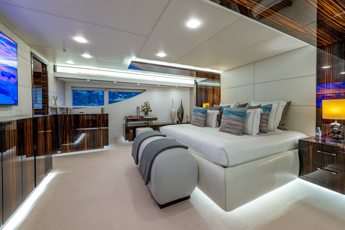 https://arconyachts.ams3.digitaloceanspaces.com/61365/conversions/large_4711068-optimize.jpg