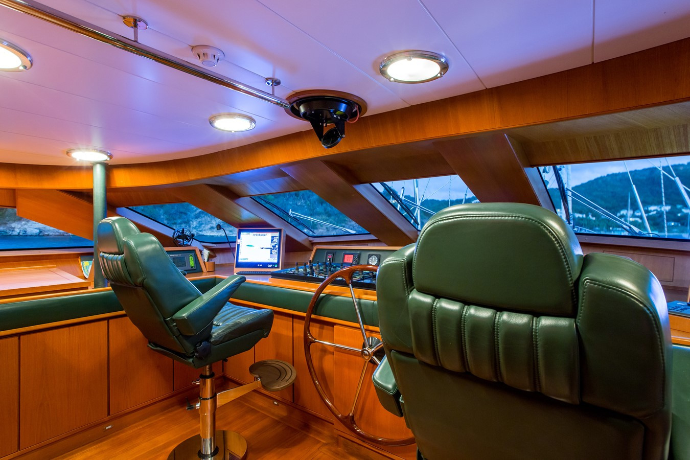 https://arconyachts.ams3.digitaloceanspaces.com/61369/conversions/large_2426323-optimize.jpg
