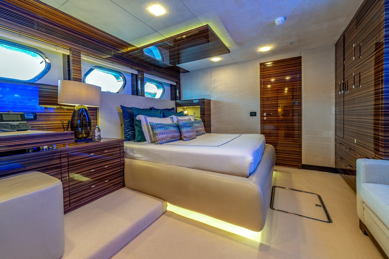 https://arconyachts.ams3.digitaloceanspaces.com/61374/conversions/large_4711076-optimize.jpg