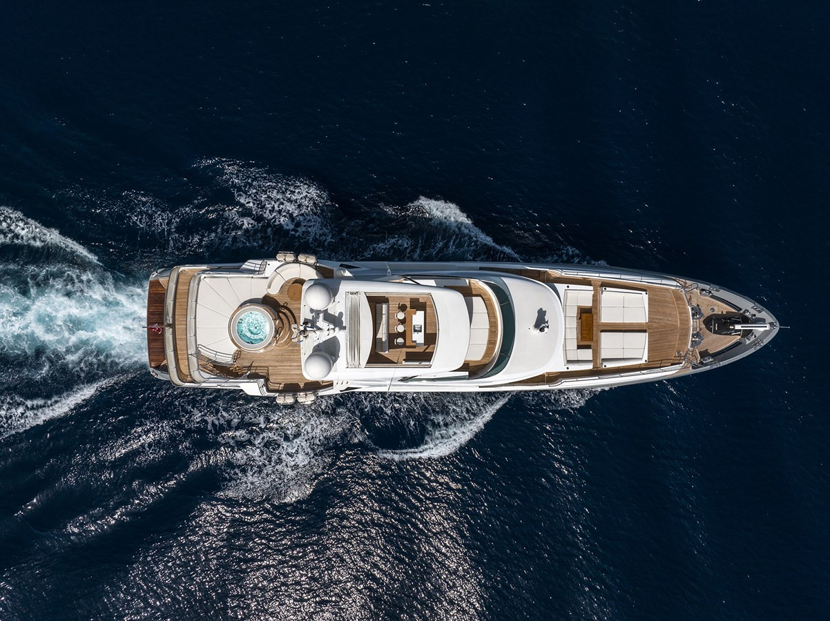 https://arconyachts.ams3.digitaloceanspaces.com/61392/conversions/large_4257788-optimize.jpg