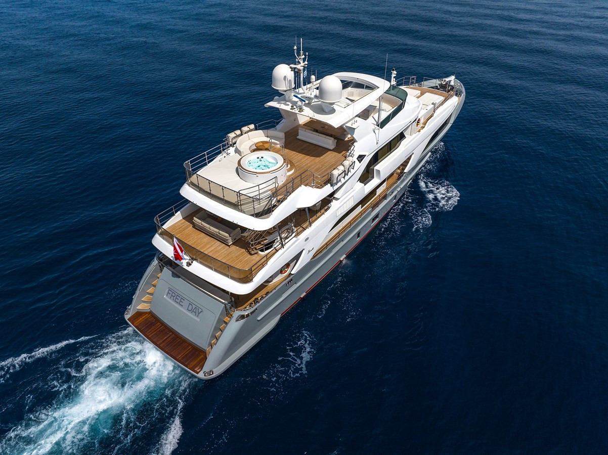 https://arconyachts.ams3.digitaloceanspaces.com/61394/conversions/large_4257789-optimize.jpg