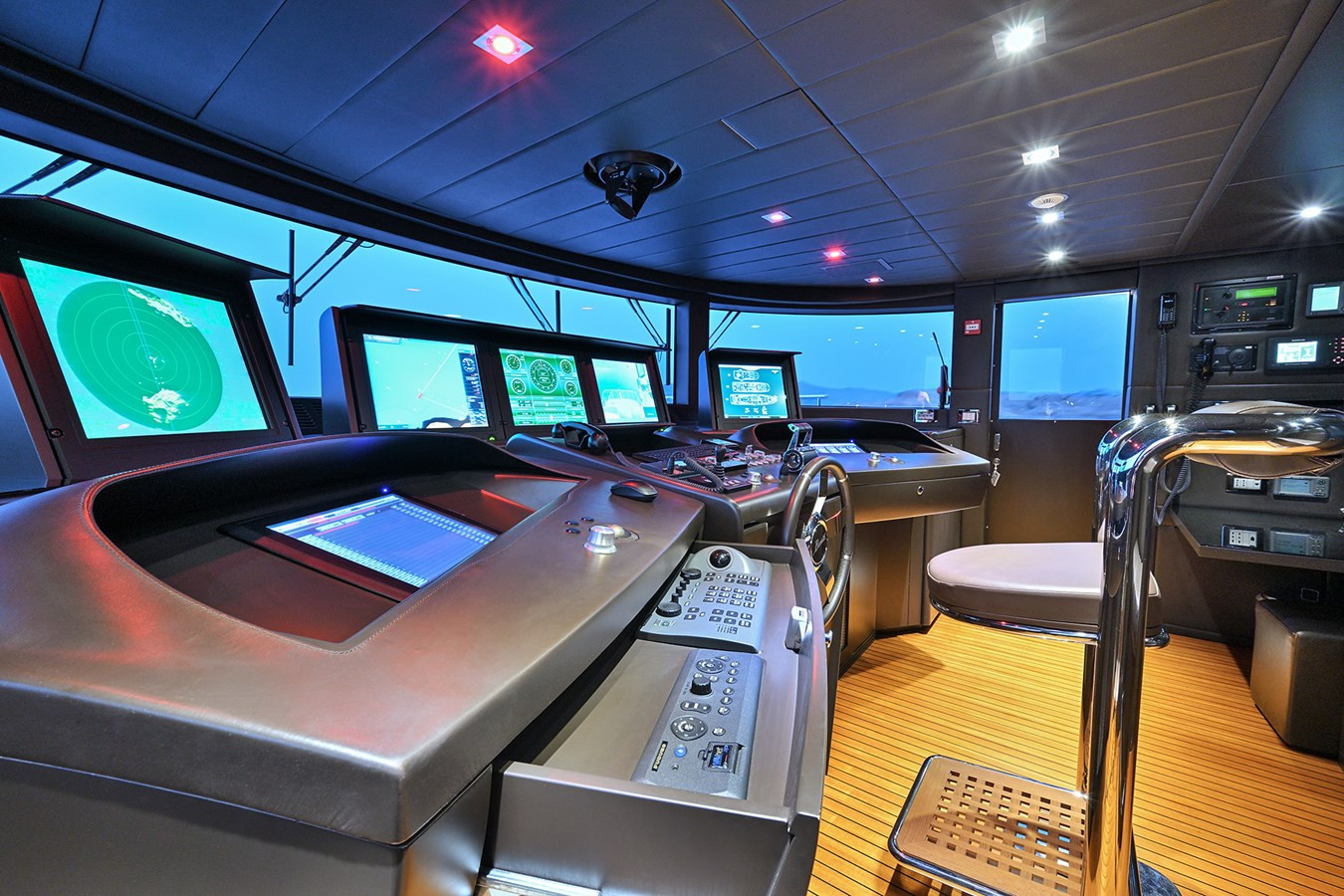 https://arconyachts.ams3.digitaloceanspaces.com/61477/conversions/large_4257835-optimize.jpg